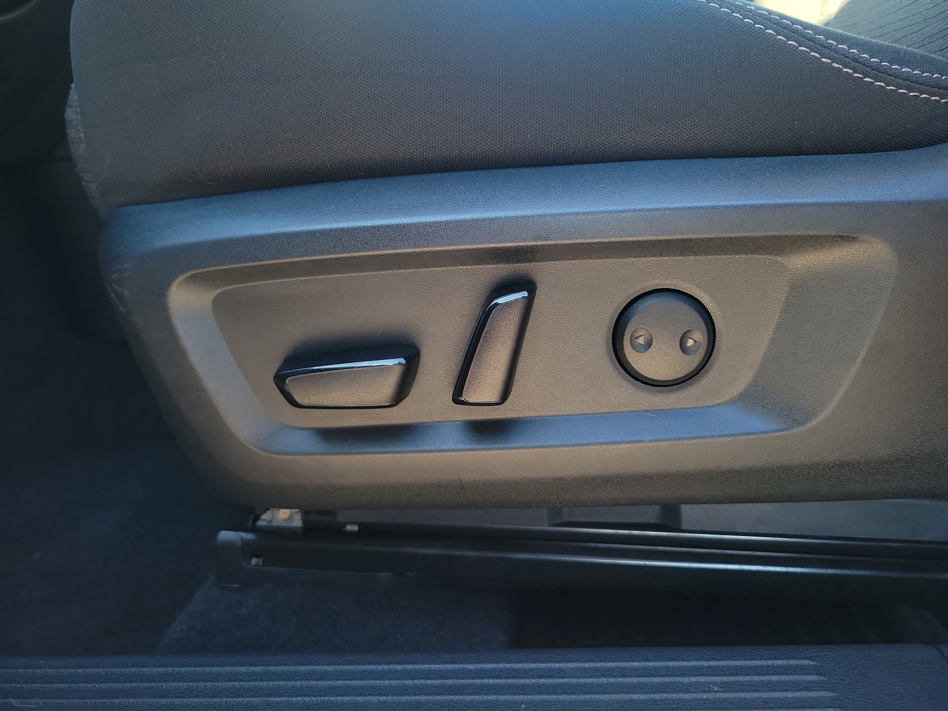 Used 2022 Nissan Rogue SV image 16