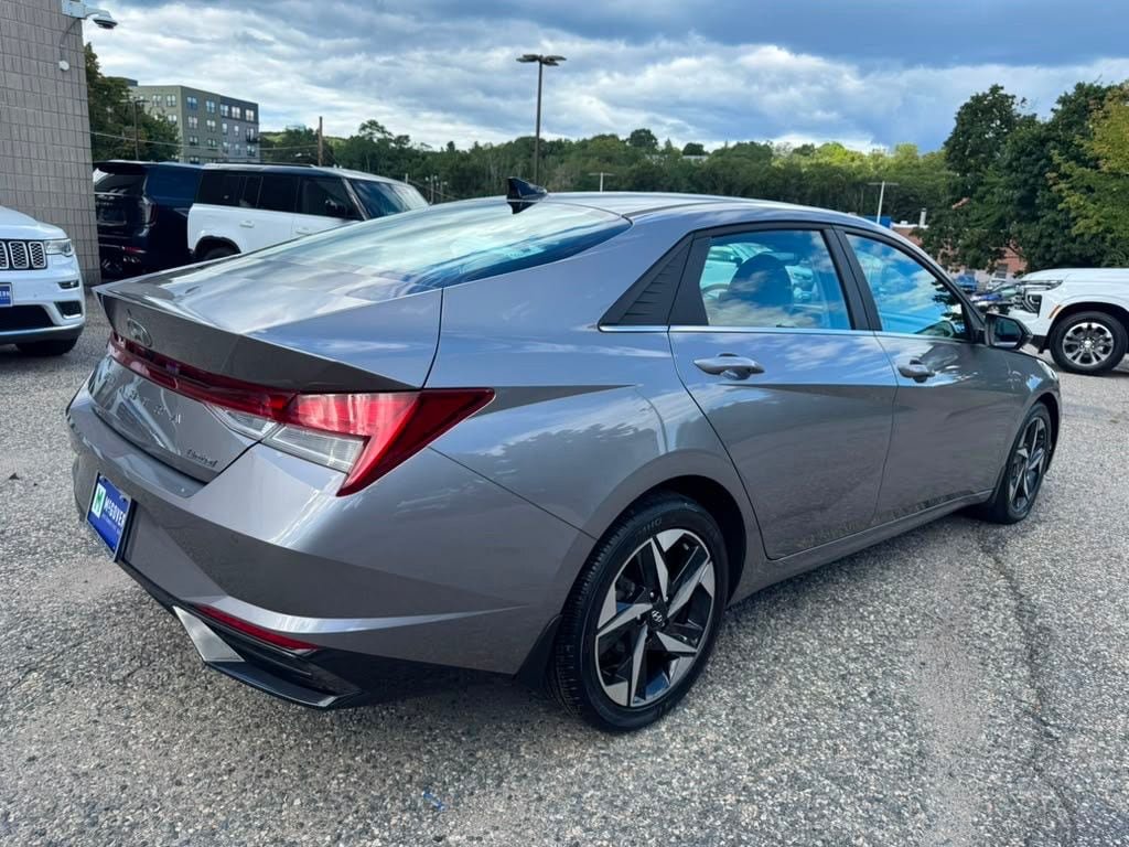 Certified 2023 Hyundai Elantra Limited FWD image 7