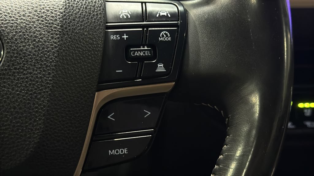 Used 2024 Toyota Crown AWD/4WD image 25