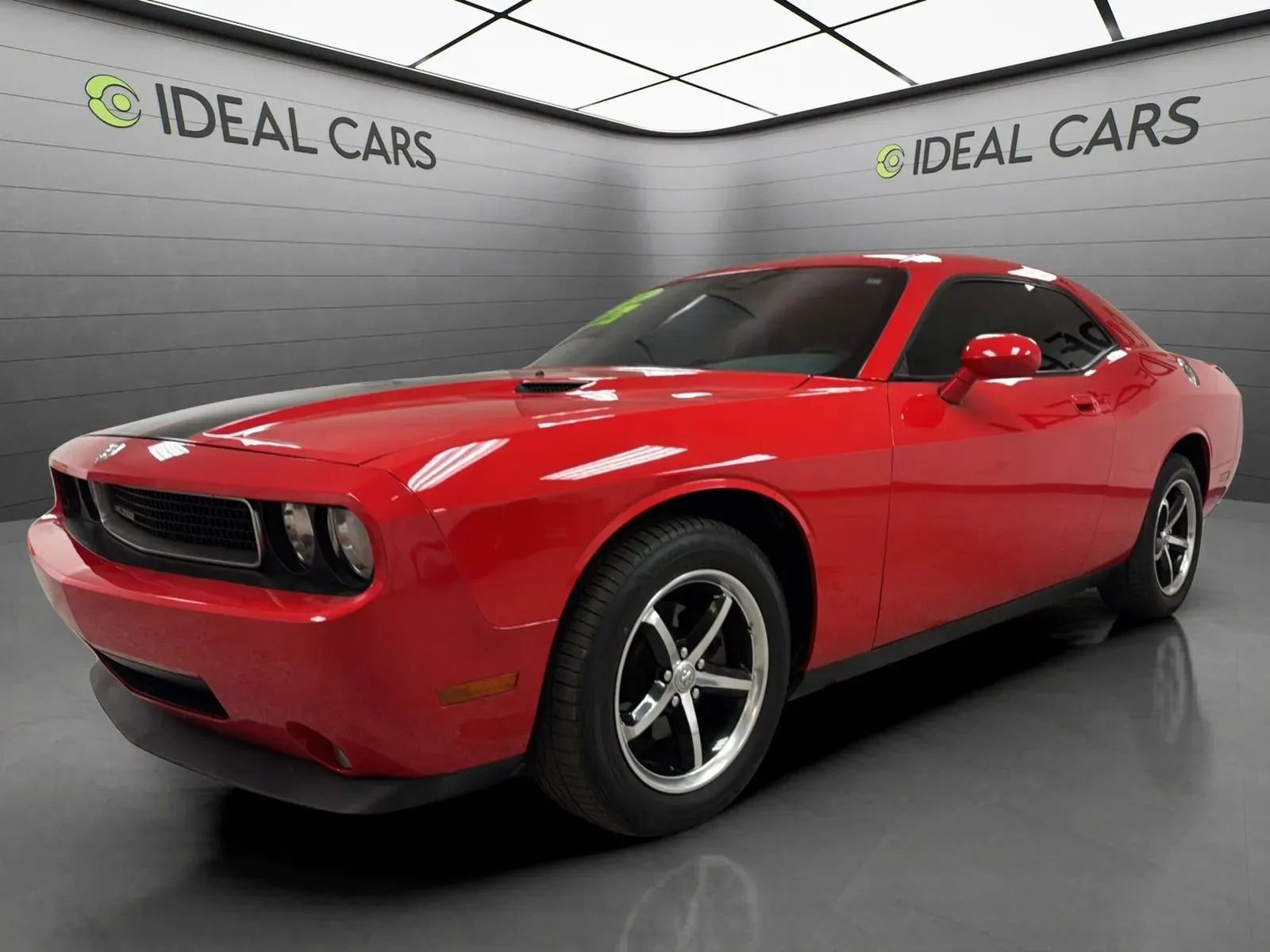 Used 2010 Dodge Challenger SE RWD image 1