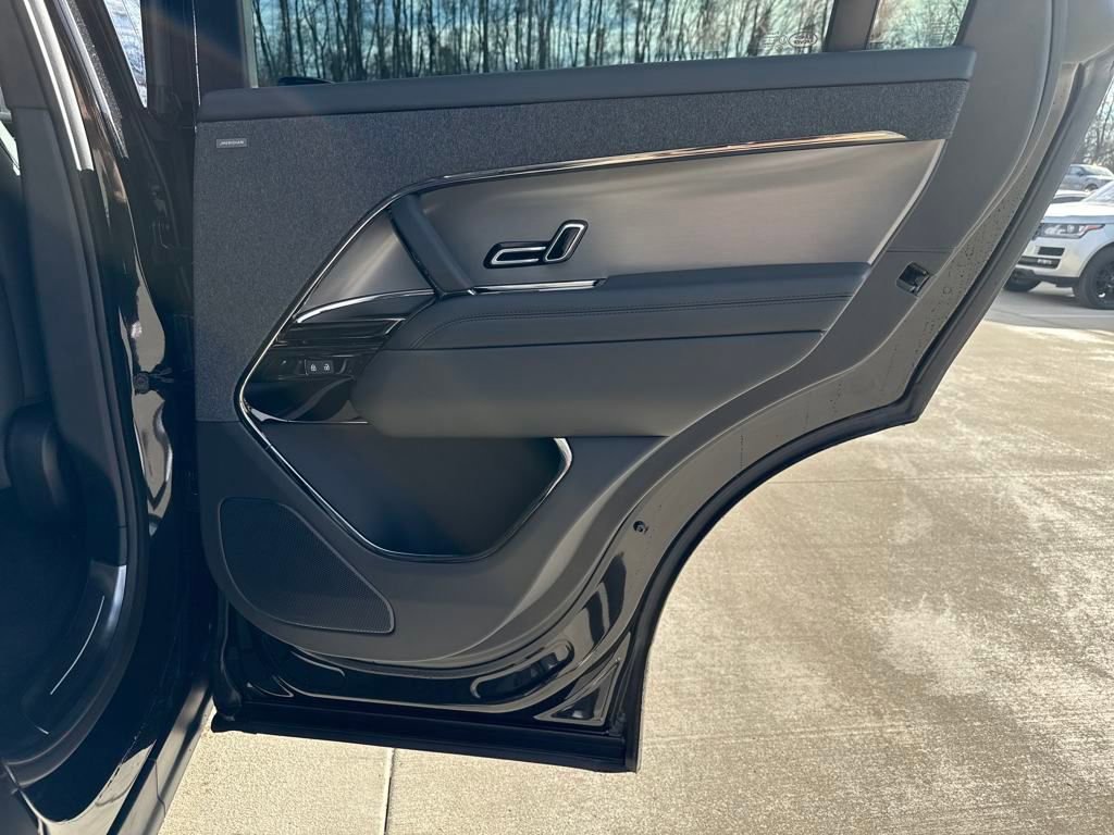 New 2025 Land Rover Range Rover Sport image 17