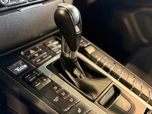 Used 2018 Porsche Macan Sport Edition AWD/4WD image 29
