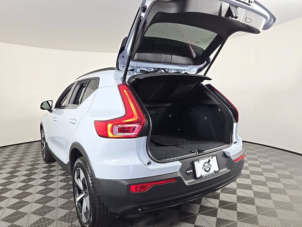 Certified 2026 Volvo XC40 B5 Plus AWD/4WD image 15