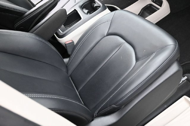 Used 2024 Chrysler Pacifica Touring-L FWD image 27