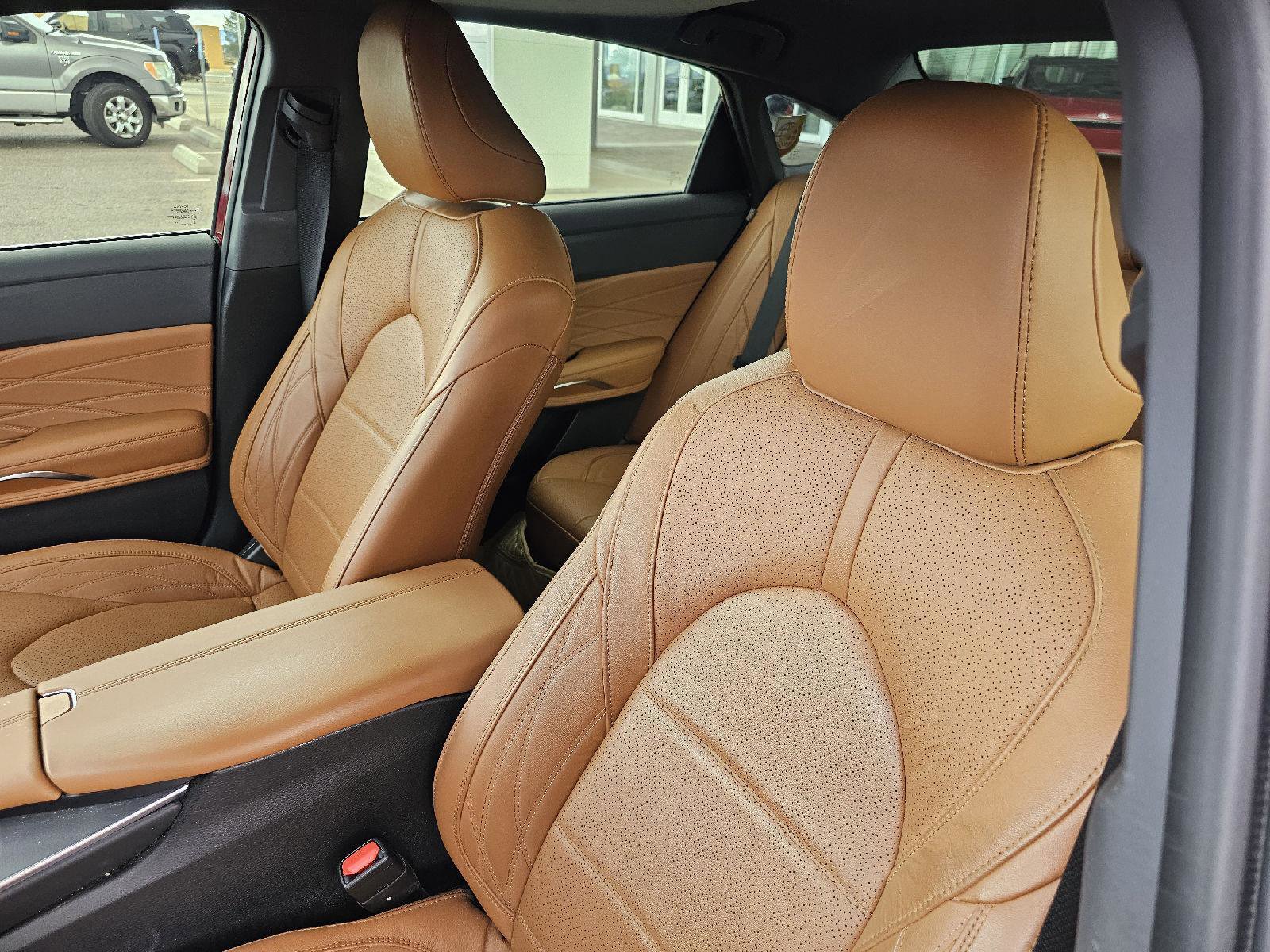 Used 2022 Toyota Avalon Limited image 19