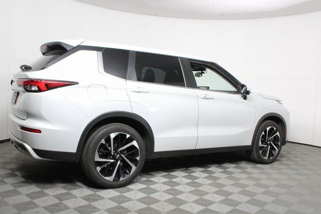 Used 2024 Mitsubishi Outlander SE Black Edition image 5