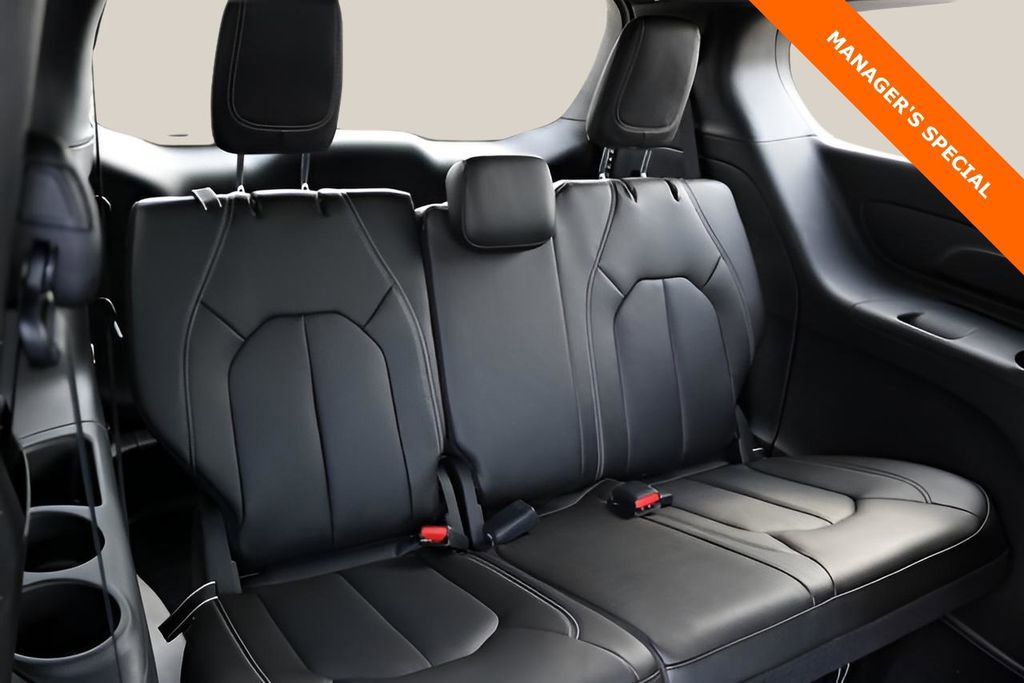 New 2026 Chrysler Pacifica Select image 17