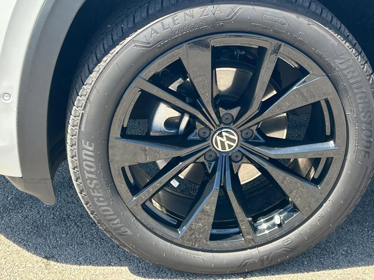 Used 2024 Volkswagen Atlas Cross Sport SEL Premium R-Line AWD/4WD image 9