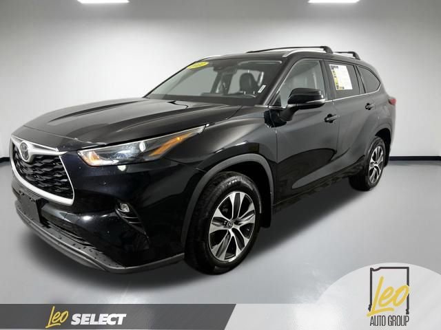 Used 2022 Toyota Highlander XLE image 30