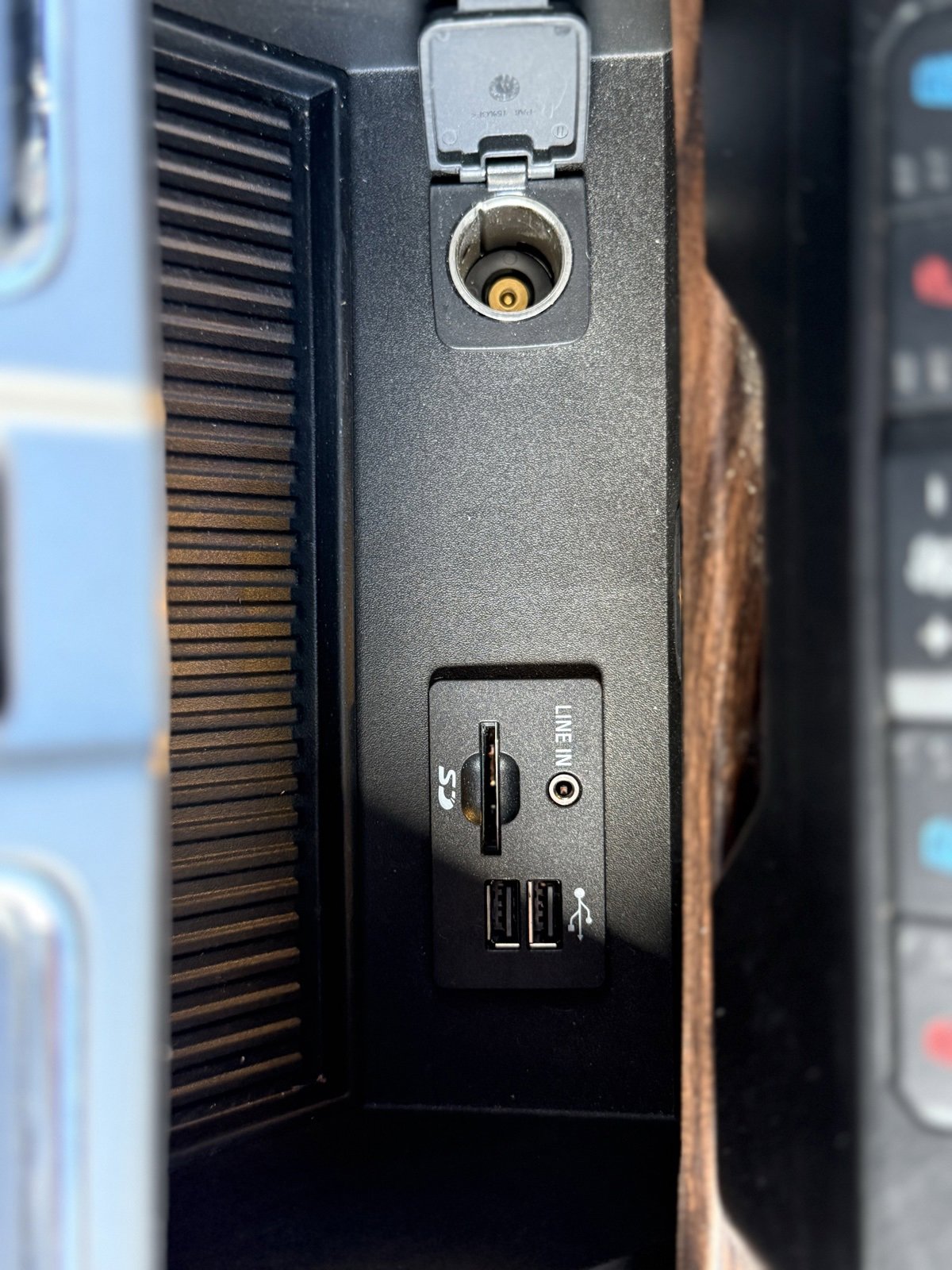 Used 2015 Ford F150 Lariat w/ Equipment Group 501A Mid image 26