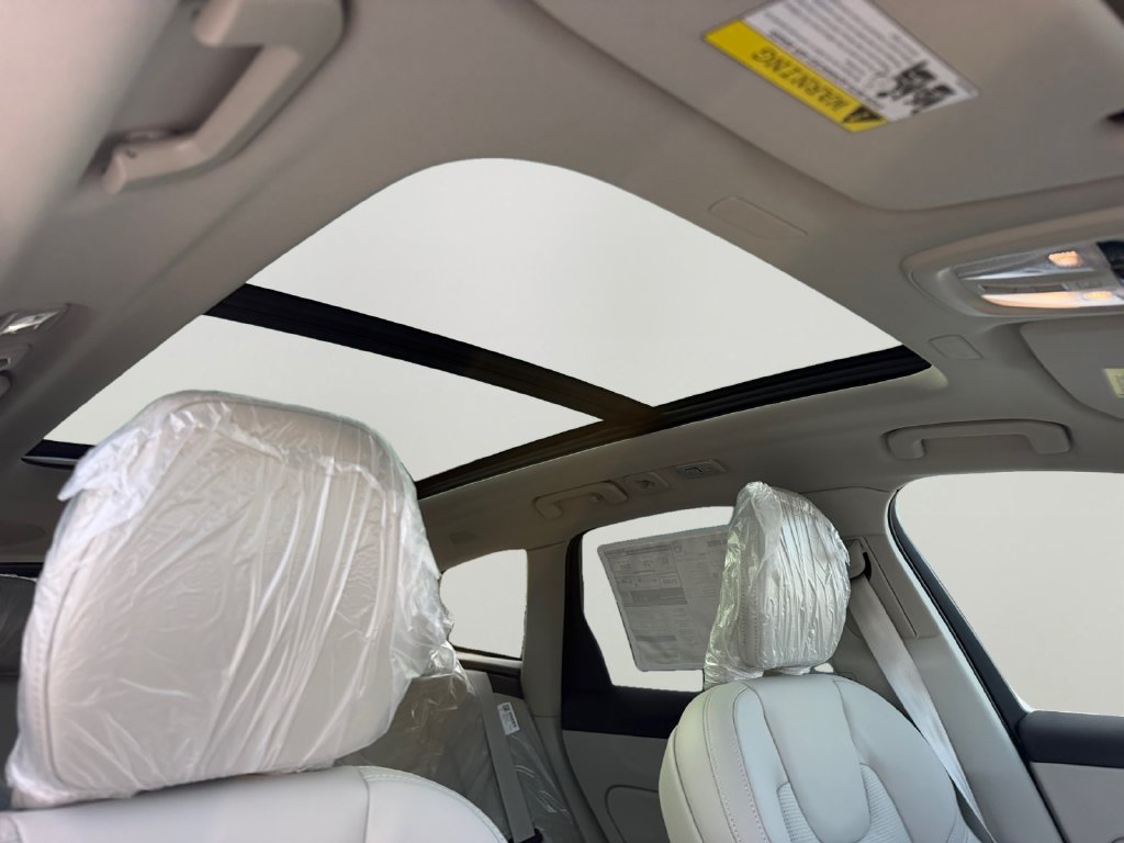 New 2026 Volvo XC60 T8 Ultra w/ Climate Package AWD/4WD image 5