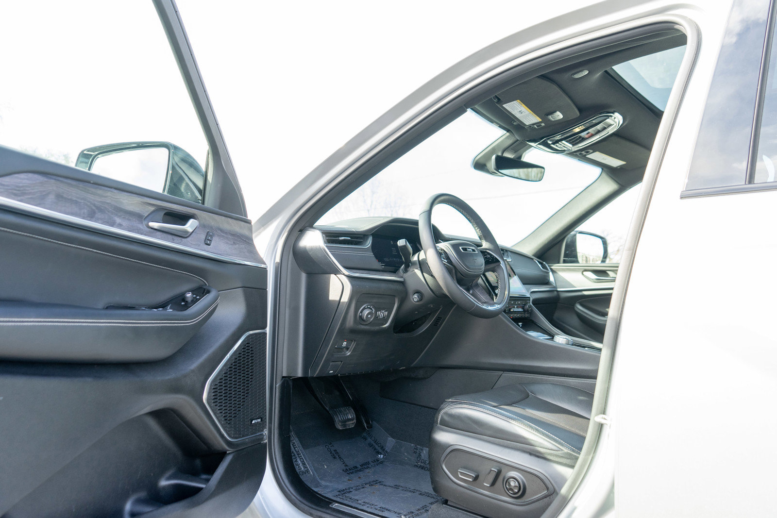 Used 2023 Jeep Grand Cherokee L Overland image 14