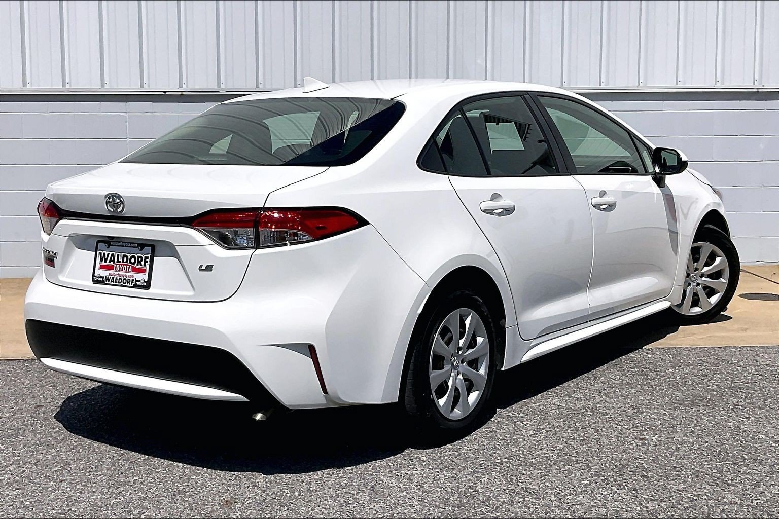 Used 2022 Toyota Corolla LE FWD image 17