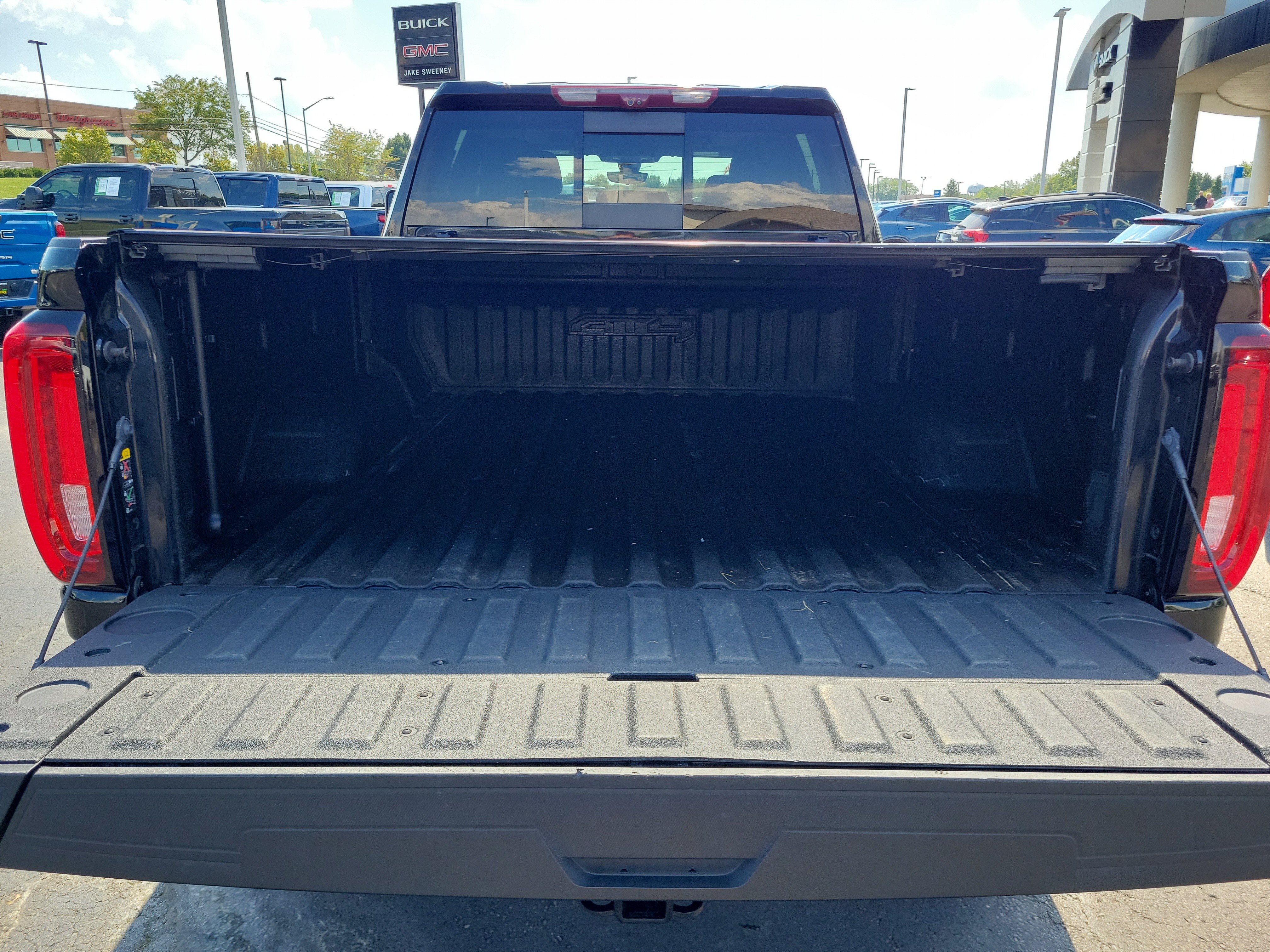 Used 2022 GMC Sierra 2500 AT4 w/ AT4 Premium Plus Package AWD/4WD image 7