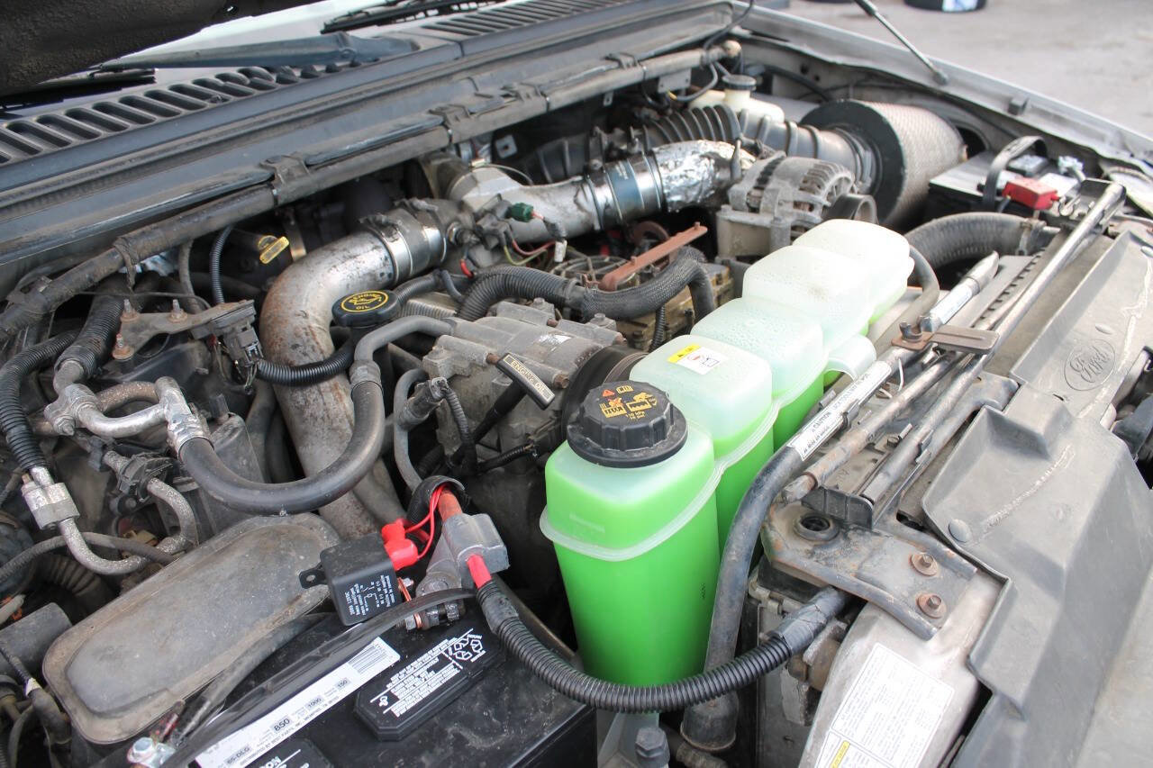 Used 2001 Ford Excursion XLT image 18