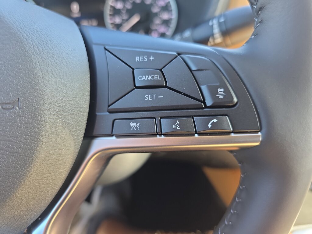 Used 2025 Nissan Sentra SV w/ SV Premium Package image 9