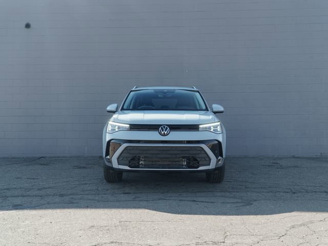 New 2026 Volkswagen Taos SE AWD/4WD image 2