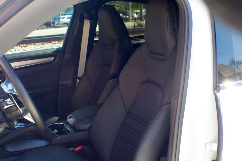 Used 2023 Porsche Cayenne Platinum Edition AWD/4WD image 20