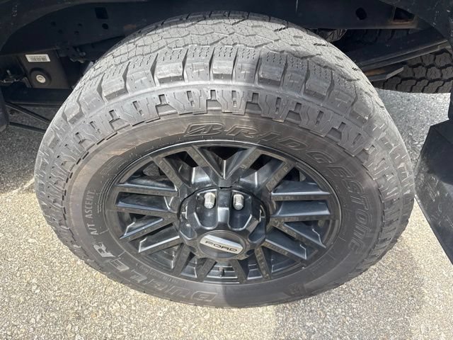 Used 2022 Ford F250 Lariat w/ Black Appearance Package AWD/4WD image 8