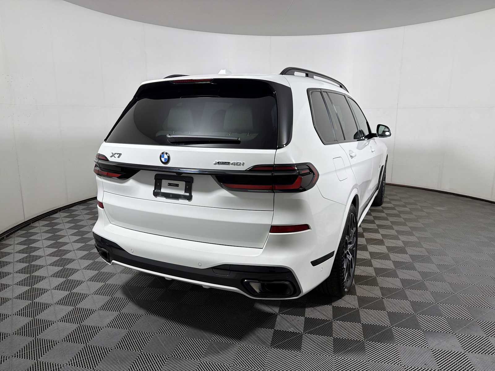Used 2026 BMW X7 xDrive40i w/ M Sport Package AWD/4WD image 6