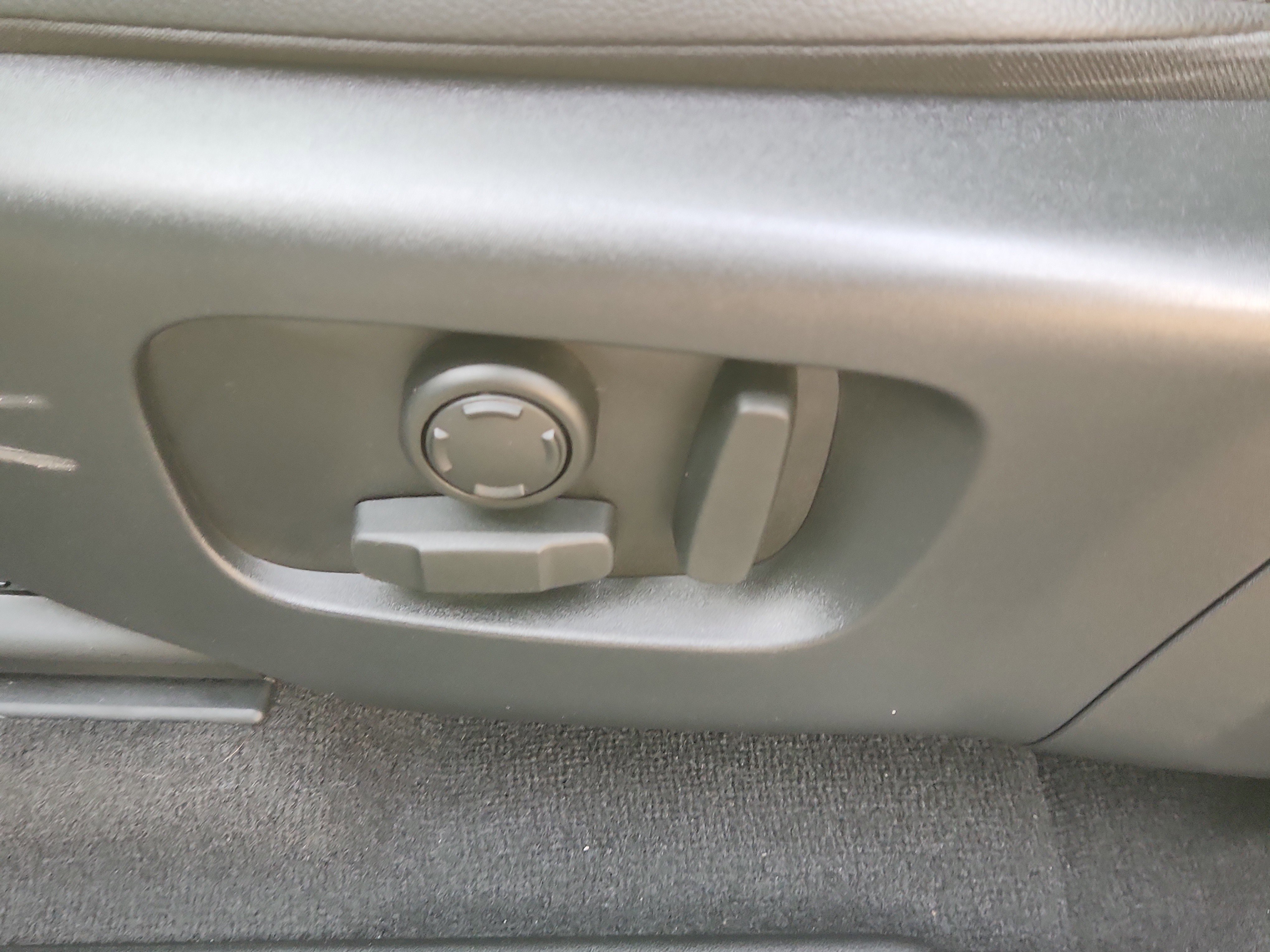 Used 2023 Land Rover Discovery Sport SE image 10