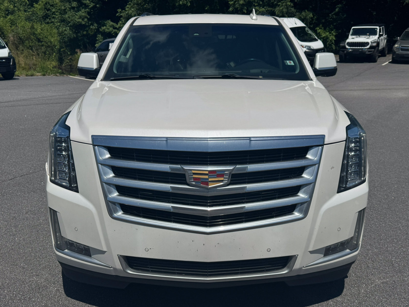 Used 2017 Cadillac Escalade ESV Luxury AWD/4WD image 2
