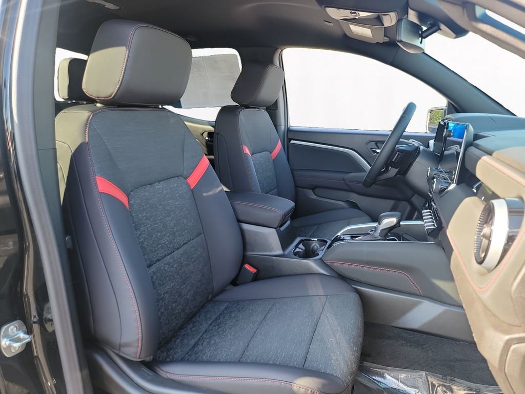 Used 2025 Chevrolet Colorado Z71 AWD/4WD image 15
