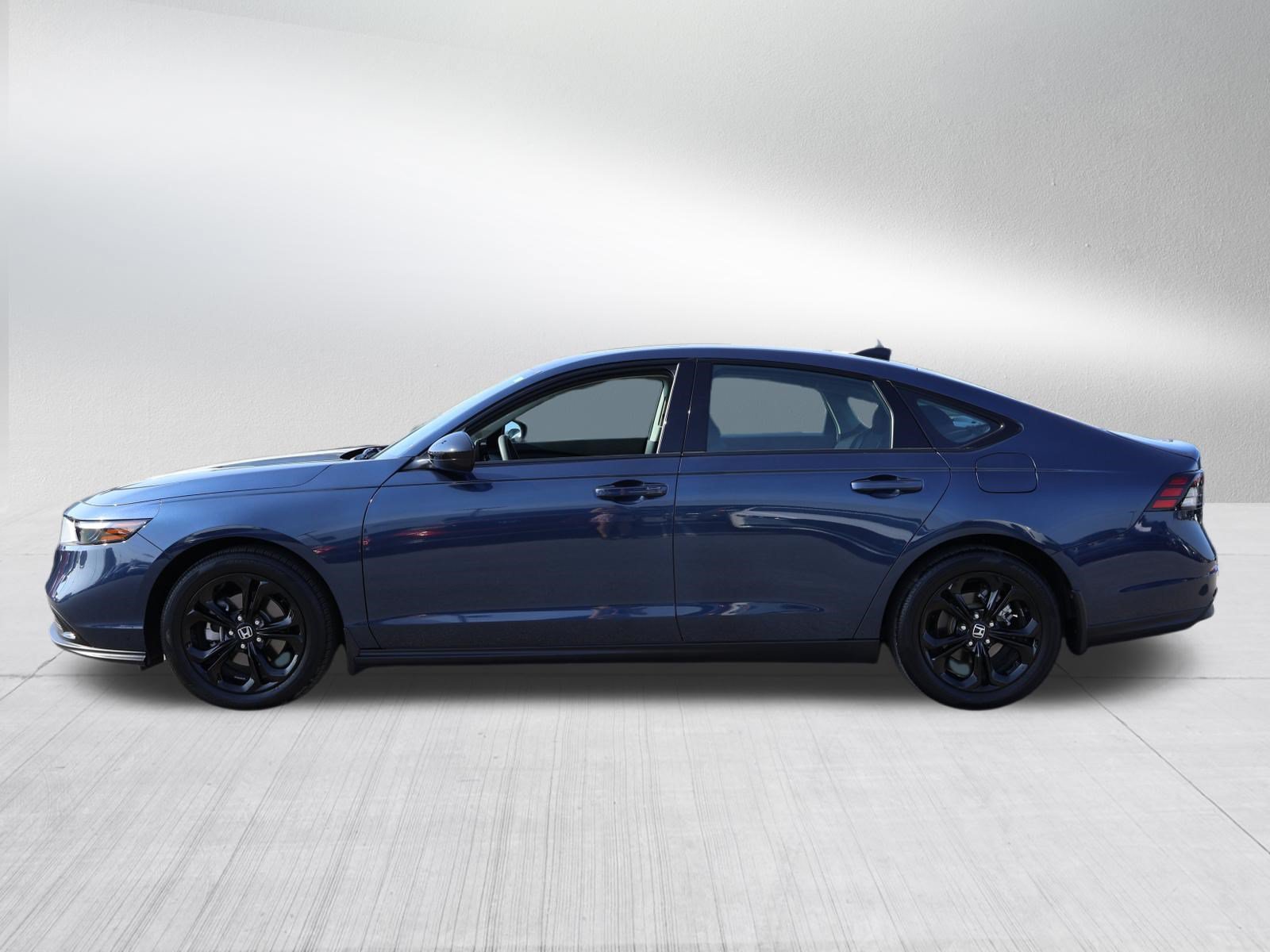 Used 2025 Honda Accord SE image 4