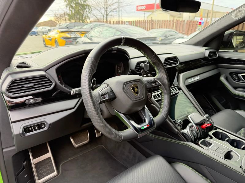 Used 2022 Lamborghini Urus AWD/4WD image 11
