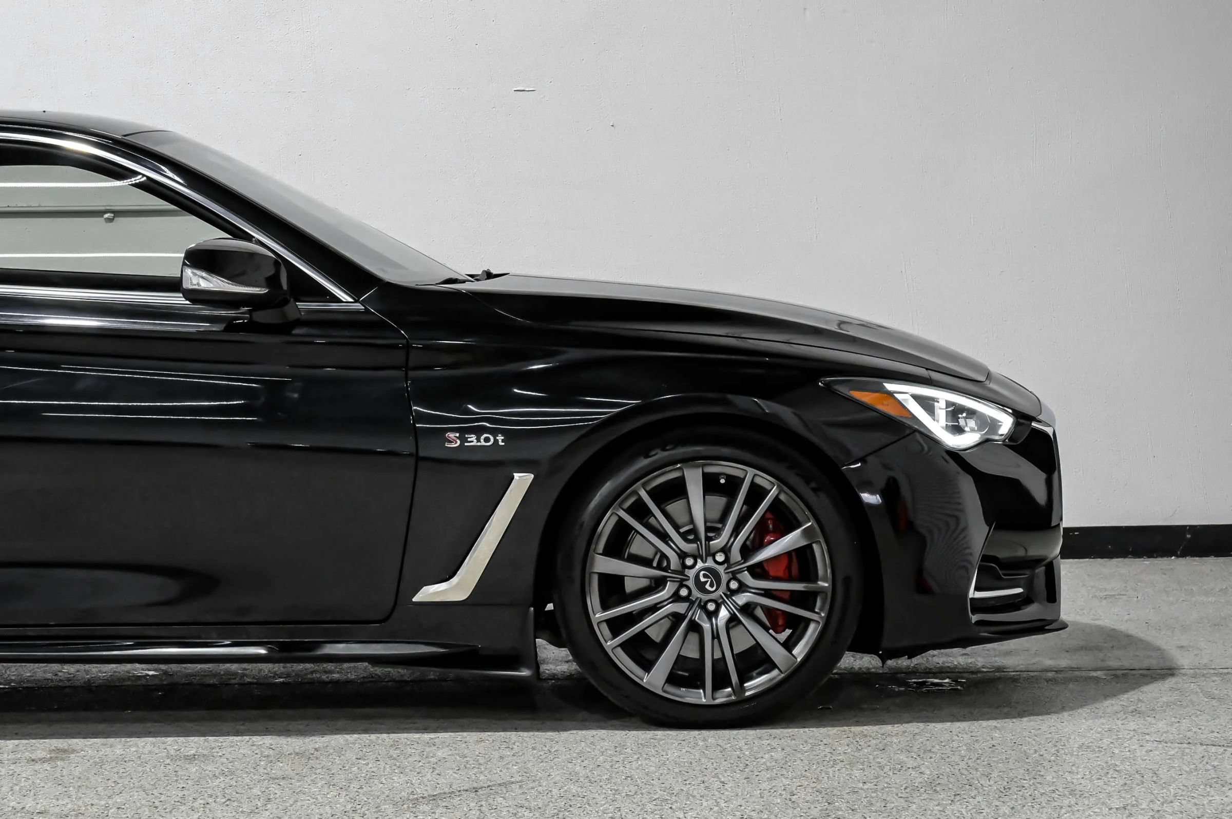 Used 2017 INFINITI Q60 Red Sport 400 RWD image 13
