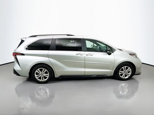 Used 2023 Toyota Sienna XSE image 8