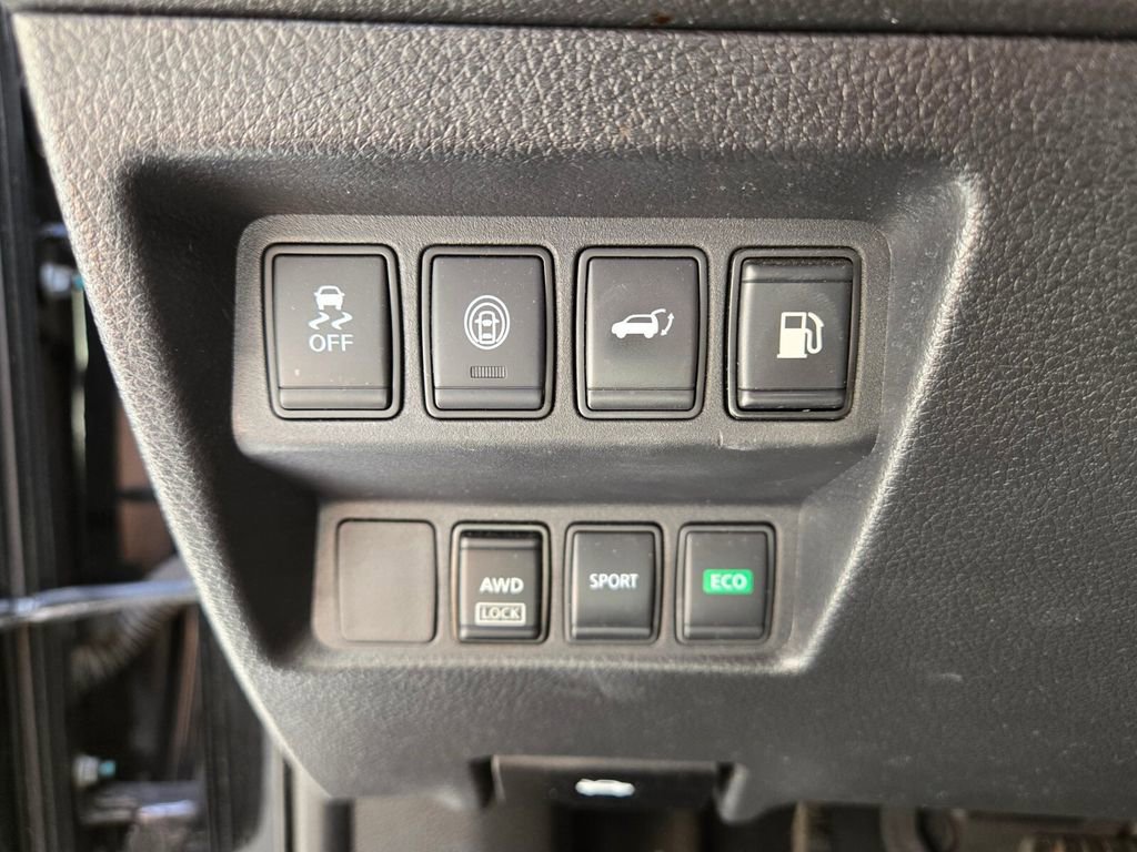 Used 2020 Nissan Rogue SV AWD/4WD image 11