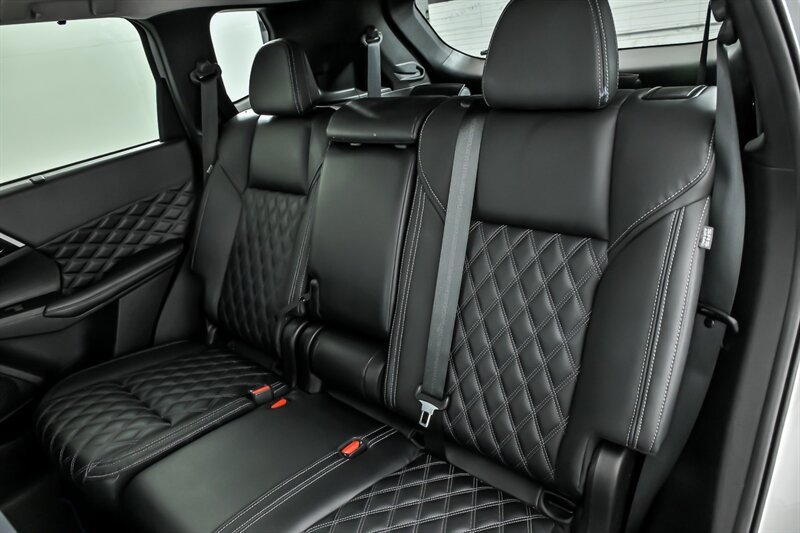 Used 2023 Mitsubishi Outlander SEL AWD/4WD image 50