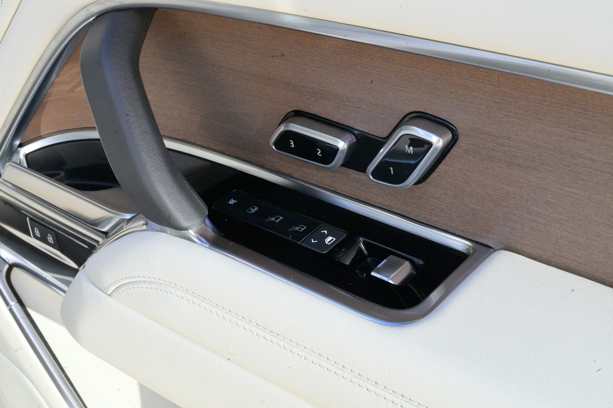 Used 2023 Land Rover Range Rover Autobiography image 51