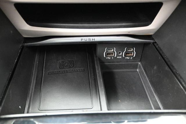Certified 2024 Chrysler Pacifica Limited FWD image 48