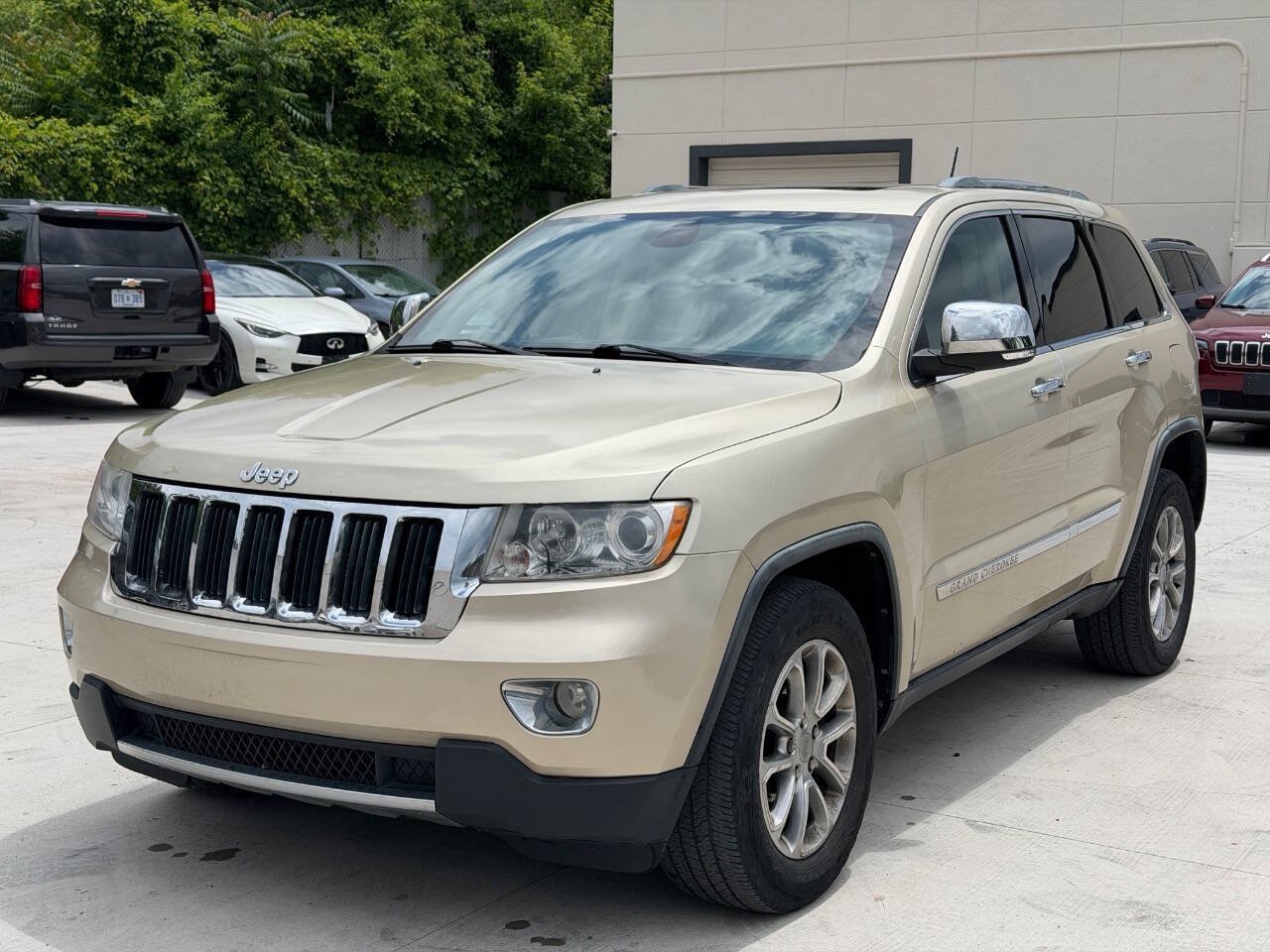 Used 2012 Jeep Grand Cherokee Limited w/ Trailer Tow Group AWD/4WD image 2
