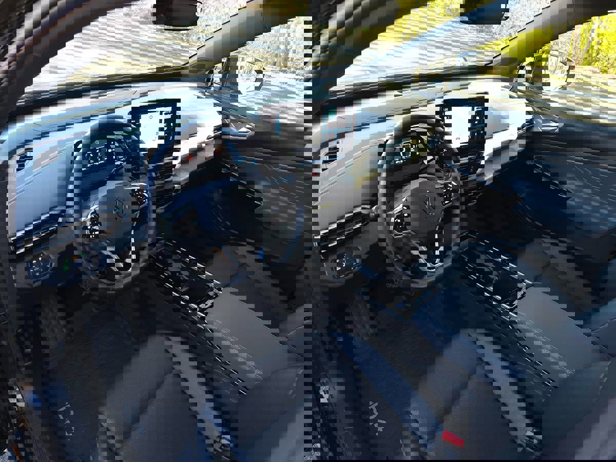 Used 2023 Volkswagen ID.4 Pro S image 2