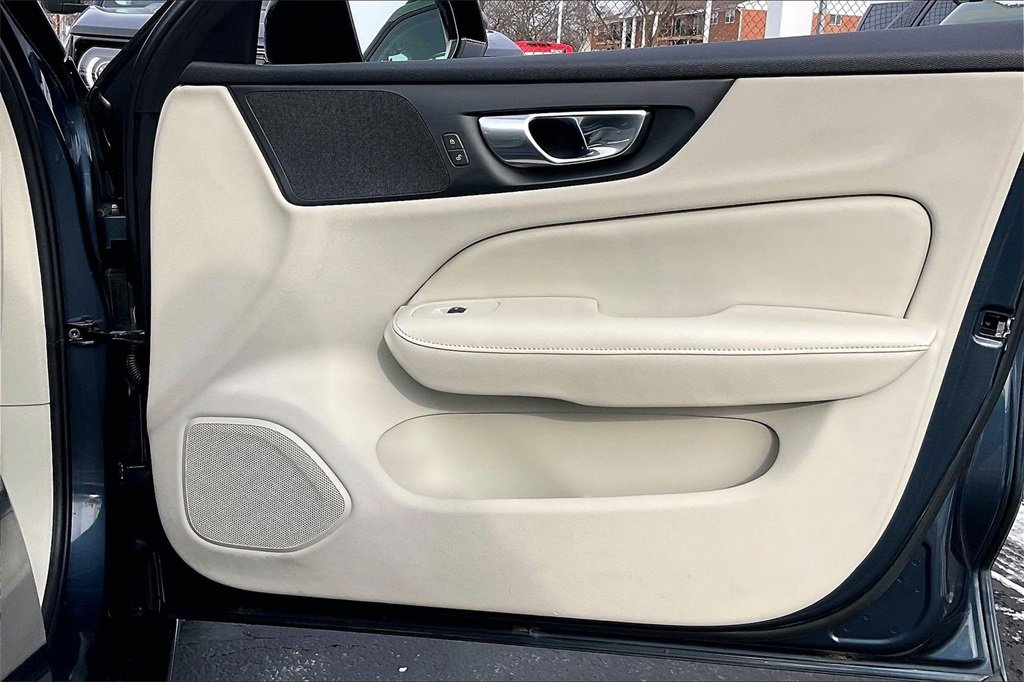 Used 2024 Volvo S60 B5 Plus image 22