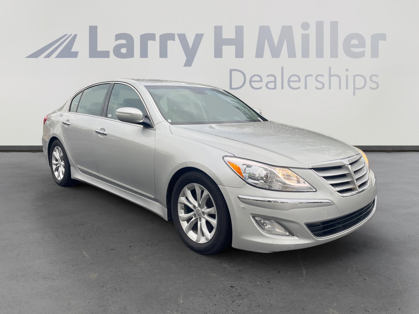 Used 2013 Hyundai Genesis 3.8 image 5