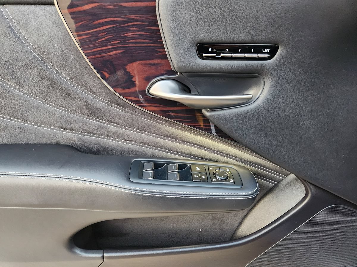 Used 2022 Lexus LS 500 w/ Interior Upgrade Package RWD image 41