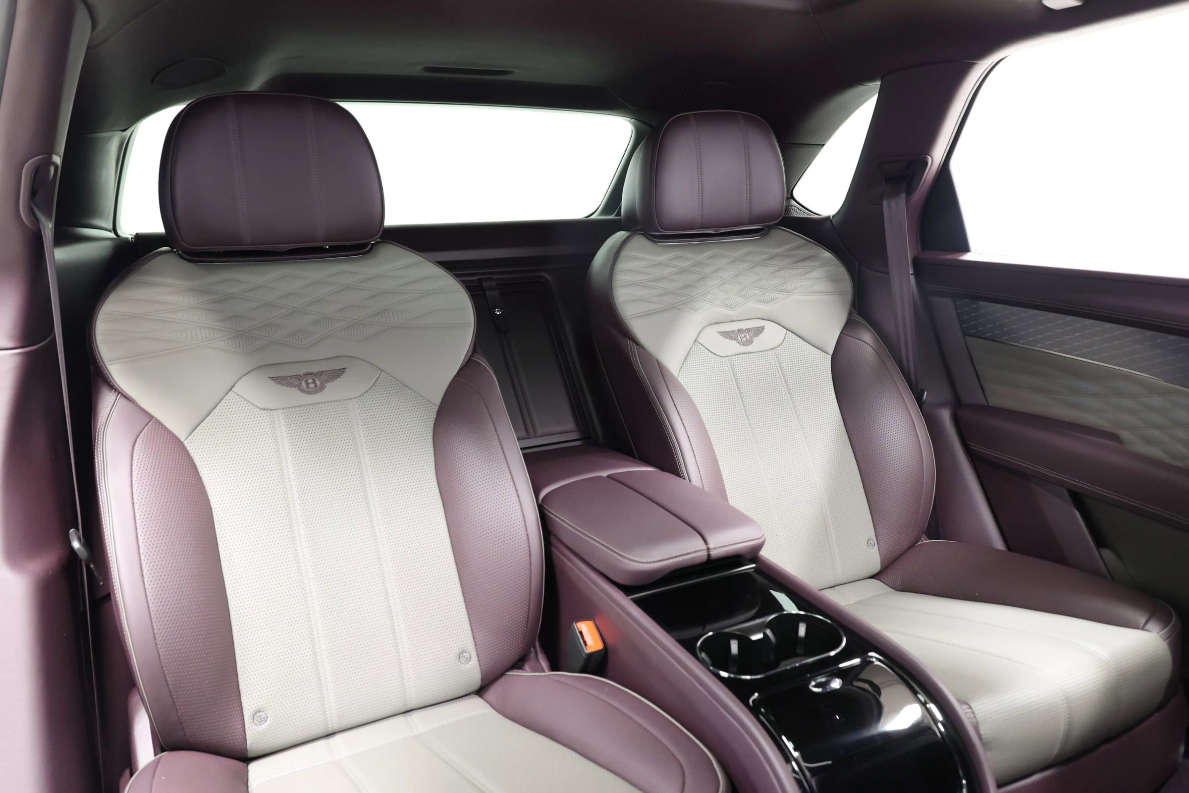 Used 2023 Bentley Bentayga Extended Wheelbase image 94