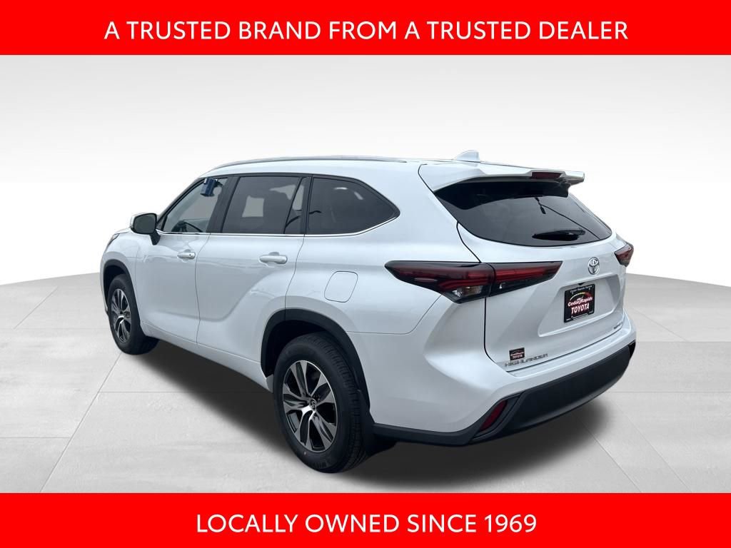 New 2026 Toyota Highlander XLE image 3