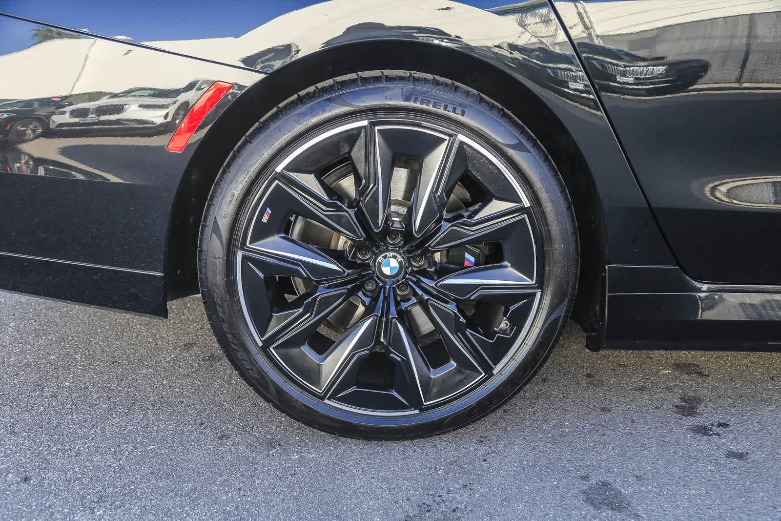 Used 2025 BMW 750e xDrive w/ Premium Package image 8