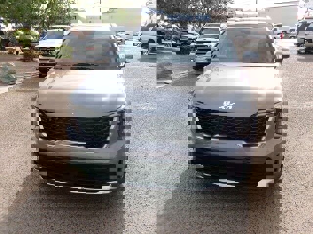 Used 2025 Kia Sorento S w/ Panoramic Sunroof Package image 3