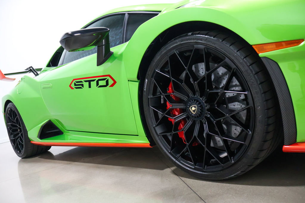 Used 2022 Lamborghini Huracan STO image 14