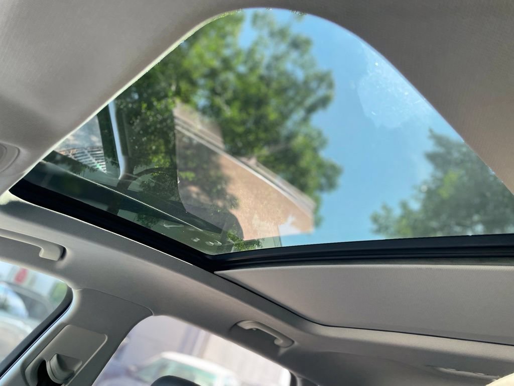 Used 2019 Audi e-tron Prestige w/ Prestige Package AWD/4WD image 15