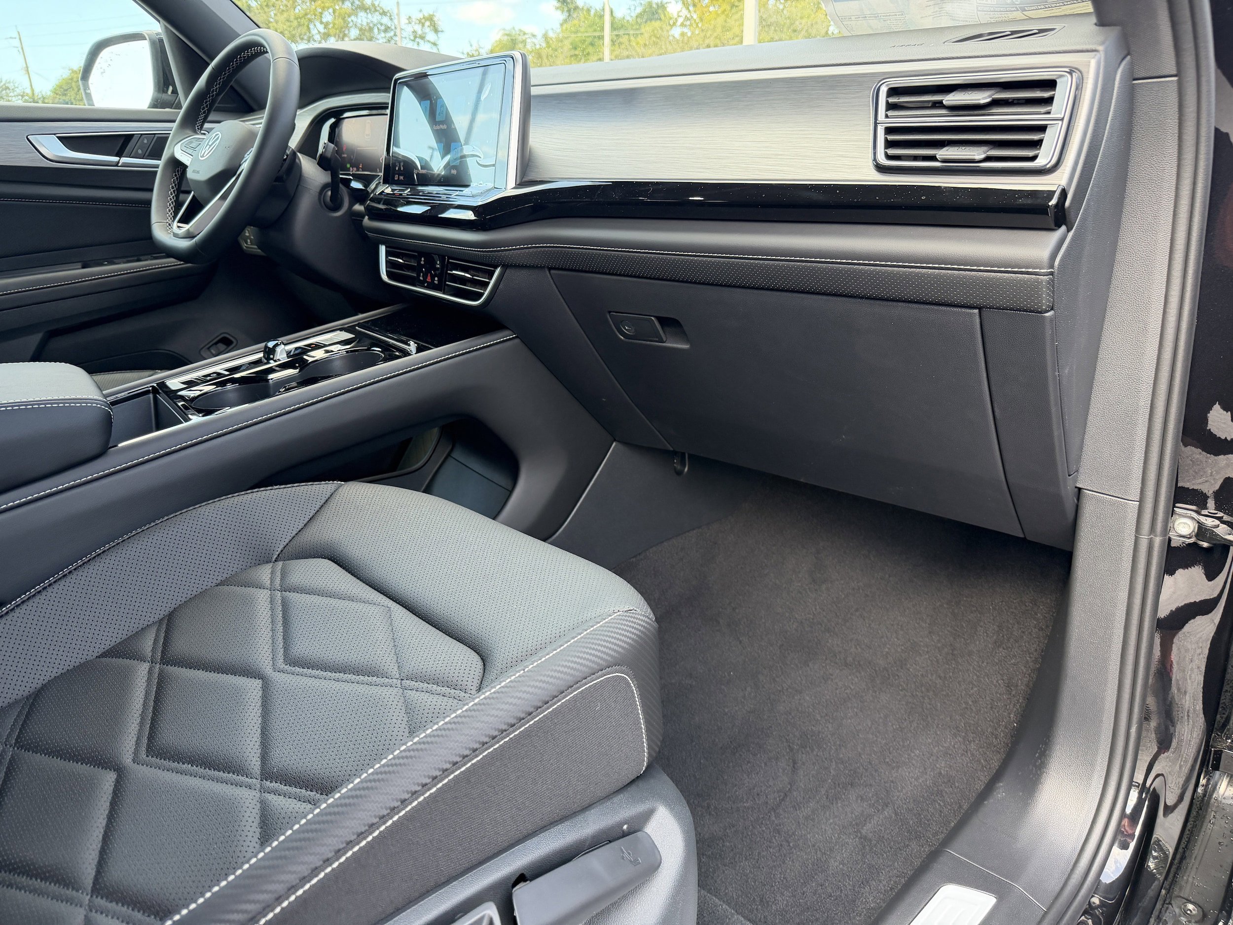 New 2026 Volkswagen Atlas Cross Sport SE FWD image 11