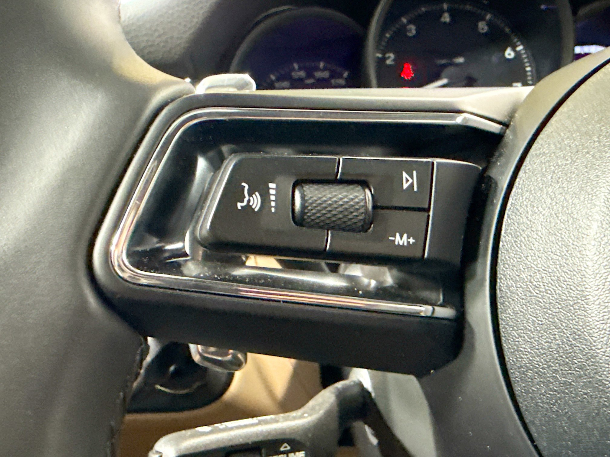 Certified 2026 Porsche Macan AWD/4WD image 36