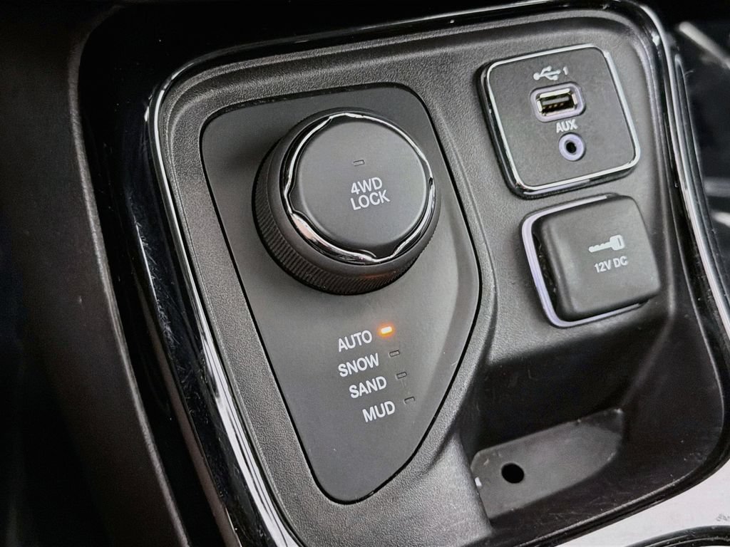 Used 2019 Jeep Compass Limited AWD/4WD image 30