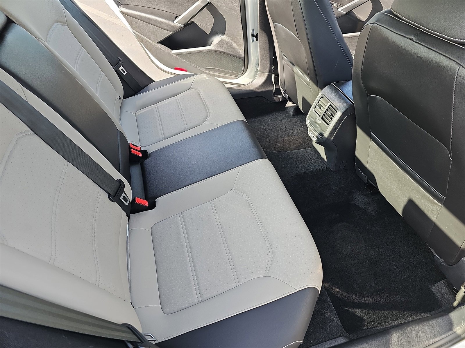 Used 2021 Volkswagen Passat 2.0T R-Line image 11